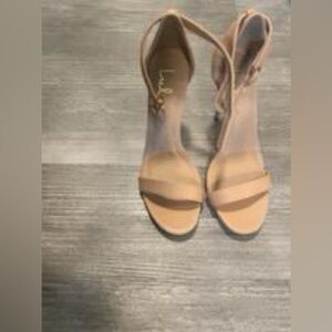 Lulu’s nude Sandles